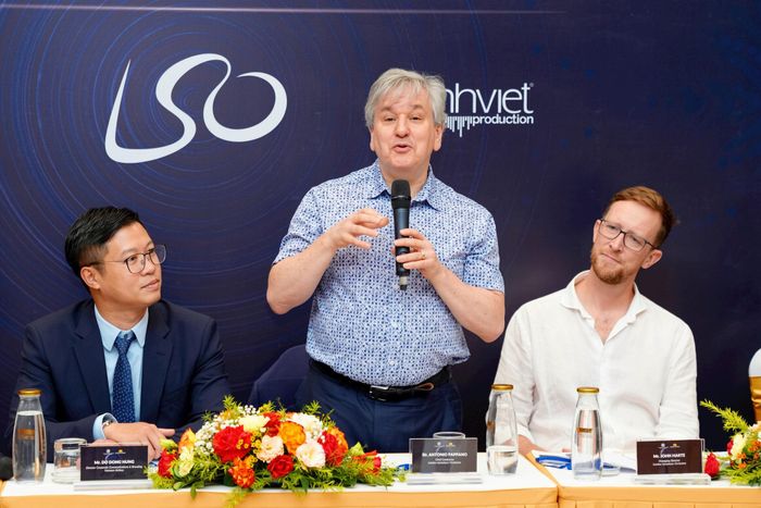 Nhạc trưởng Sir Antonio Pappano chia sẻ cảm xúc khi lần thứ 2 đến Hà Nội và biểu diễn. Ảnh: BTC