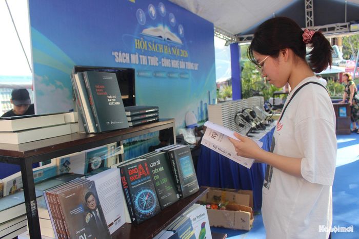 Theo Huệ Văn, điểm đáng chú ý của hội sách năm nay là các hoạt động trải nghiệm tri thức trên nền tảng số, mang đến cách tiếp cận mới mẻ, sinh động với sách và các giá trị văn hóa.