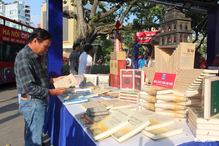 Những cuốn sách về Hà Nội thu hút đông đảo độc giả.