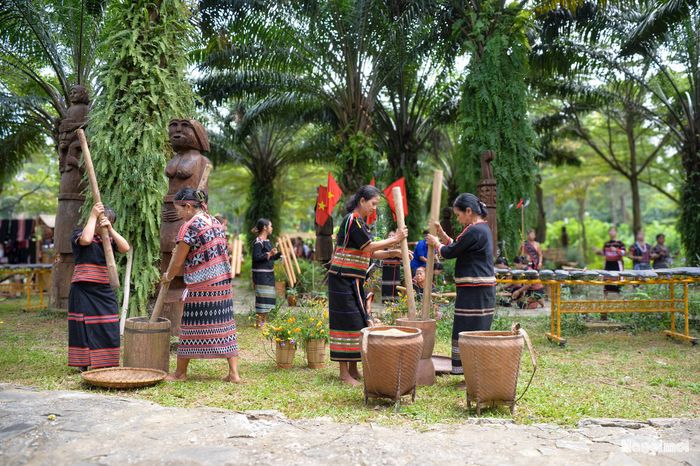 Các hoạt động trải nghiệm góp phần giới thiệu giá trị của nghề thủ công trong đời sống cộng đồng, đồng thời tạo cơ hội để du khách tiếp xúc trực tiếp với những người đang gìn giữ nghề truyền thống.