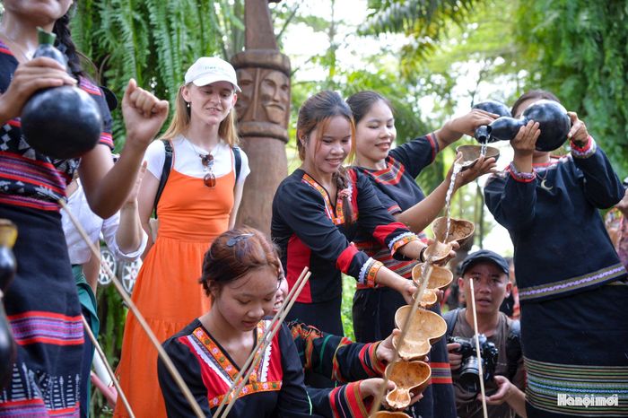 Thông qua các hoạt động tham quan và trải nghiệm, đoàn đại biểu có thêm cơ hội tìm hiểu sự đa dạng văn hóa của các dân tộc Việt Nam. Đây cũng là dịp để những giá trị truyền thống được giới thiệu tới bạn bè quốc tế bằng những hình thức gần gũi, trực quan.