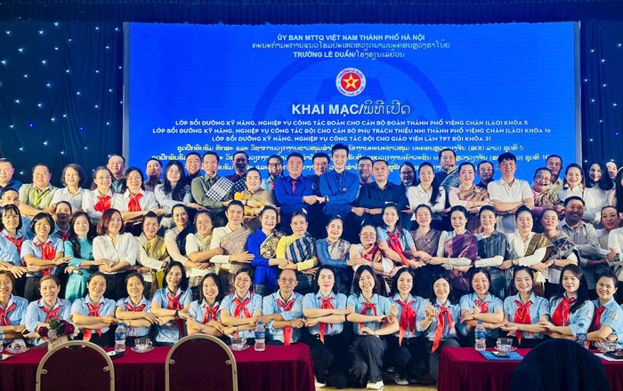 Học viên các Lớp bồi dưỡng kỹ năng, nghiệp vụ công tác Đoàn - Đội thắt chặt tình đoàn kết, quyết tâm hoàn thành khóa học. Ảnh: Bảo Lâm