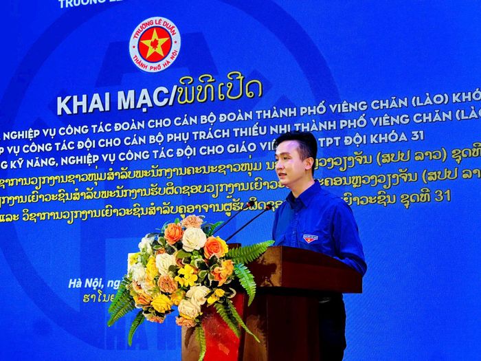 Phó Bí thư Thành đoàn, Chủ tịch Hội Liên hiệp thanh niên Việt Nam thành phố Hà Nội Đào Đức Việt phát biểu khai mạc. Ảnh: Bảo Lâm