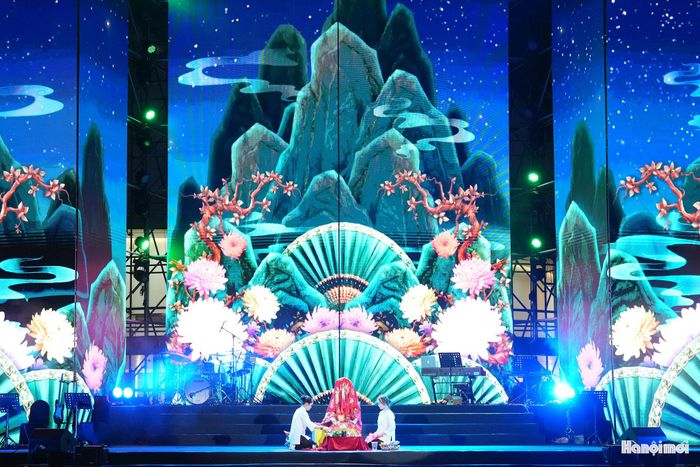 Đặc biệt, tại chương trình, nước chủ nhà mang đến tiết mục mang đậm chất dân gian Việt Nam là múa "Hầu đồng" tái hiện không gian nghệ thuật gắn với tín ngưỡng thờ Mẫu của người Việt.