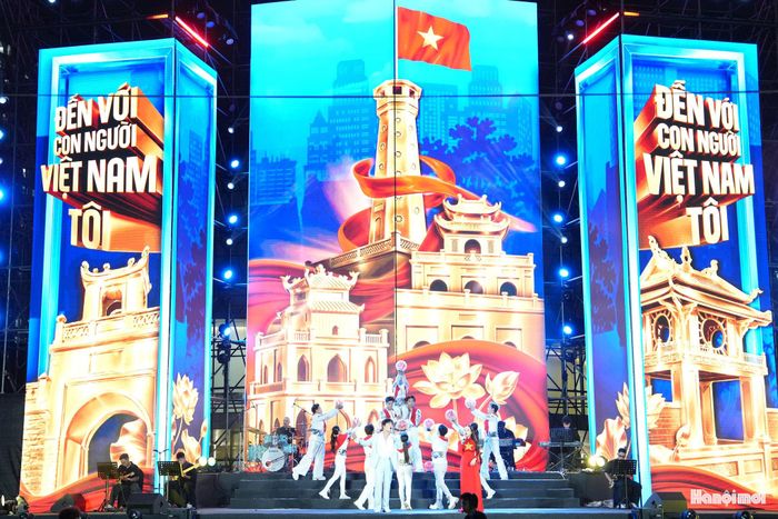 Sau những phần thi căng thẳng và có sự cạnh tranh cao, Ban Tổ chức đã tổ chức chương trình giao lưu nghệ thuật trong khuôn khổ Kỳ thi để các thí sinh cùng chia sẻ những sắc màu văn hóa và ước mơ vươn tới các vì sao.
