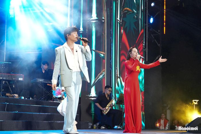 "Buối giao lưu là cơ hội để chúng ta chia sẻ những điều tuyệt vời này và hiểu thêm về nhau. Hà Nội là thành phố với hơn nghìn năm lịch sử, nơi bề dày truyền thống và nhịp sống hiện đại cùng hiện diện", PGS.TS Nguyễn Văn Hiền nhấn mạnh.