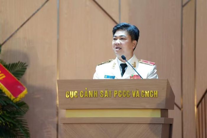 Thiếu tướng Dương Đức Hải, Cục trưởng Cục Cảnh sát PCCC và CNCH ôn lại chặng đường vẻ vang của lực lượng. Ảnh: Bảo Hân