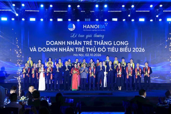 Top10 và Top30 doanh nhân trẻ được vinh danh. Ảnh: Tùng Nguyễn.
