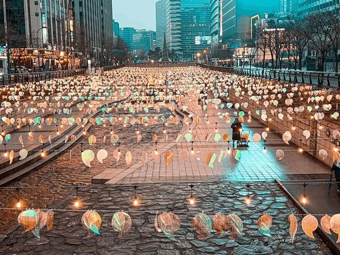 "Lễ hội đèn lồng Seoul" - sự kiện thường niên lớn nhất được tổ chức tại Cheonggyecheon. Ảnh: The soul of Seoul