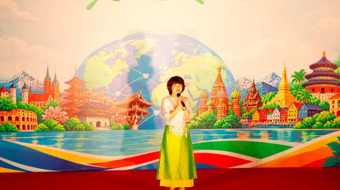 PGS.TS Phạm Thu Hương, Bí thư Đảng ủy, Hiệu trưởng Trường Đại học Ngoại thương phát biểu tại chương trình. Ảnh: Hồng Giang
