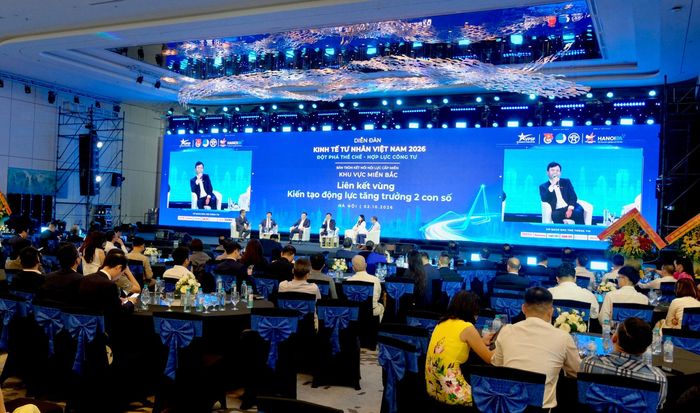 Các doanh nhân tham gia phiên thảo luận trong khuôn khổ diễn đàn. Ảnh: Tùng Nguyễn