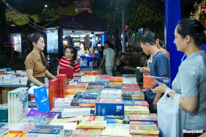 Hội Sách Hà Nội năm nay diễn ra từ ngày 1 đến 4-10 tại không gian phố đi bộ hồ Hoàn Kiếm (phố Lê Thái Tổ, đoạn từ đối diện quảng trường Đông Kinh Nghĩa Thục đến gần ngã ba Hàng Trống - Lê Thái Tổ).