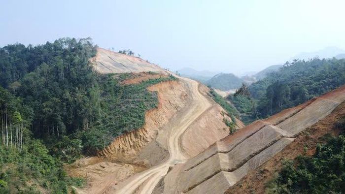 Dự án Chợ Mới - Bắc Kạn có chiều dài khoảng 28,8 km, tổng mức đầu tư 5.750,76 tỷ đồng, được đầu tư theo quy mô đường cao tốc hoàn chỉnh 04 làn xe - (ảnh Nhật Tân).