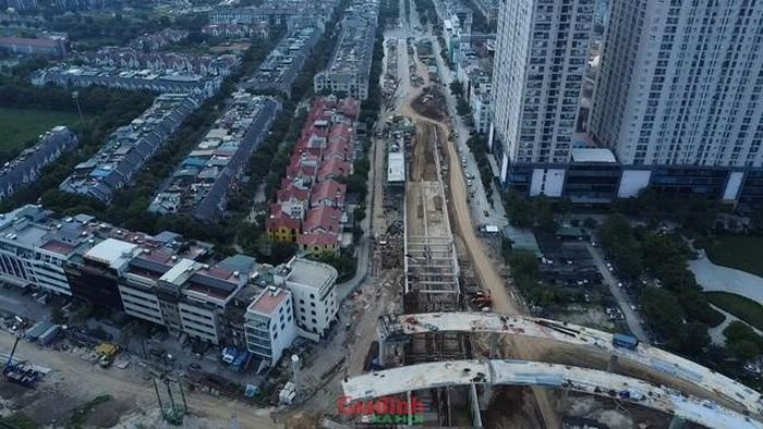 Khu vực đào hầm và xây dựng đường dẫn hầm chui theo trục đường Vành đai 3,5 đi qua các khu dân cư và cao ốc lân cận đang dần hoàn thiện.