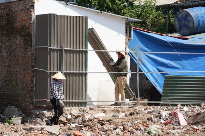 Hai bên dự án, một số hộ chỉnh trang lại công trình sau giải phóng mặt bằng.