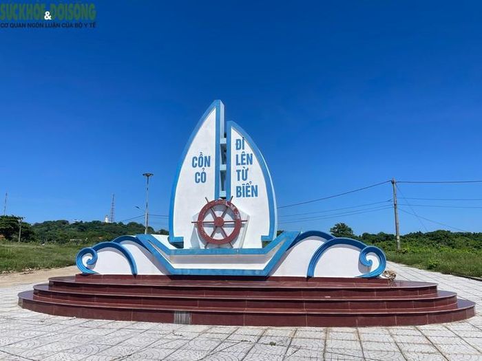 Ông Trần Xuân Anh - Bí thư Đảng ủy, Chủ tịch UBND đặc khu Cồn Cỏ cho biết, 17 cây cổ thụ được công nhận là Cây di sản Việt Nam luôn sinh trưởng tốt, vững chãi trước gió bão, góp phần chắn gió, giữ đất, tạo cảnh quan môi trường. Quần thể cây di sản là điểm nhấn về du lịch sinh thái, đồng thời cung cấp nguồn giống để phủ xanh Cồn Cỏ thời gian tới. Địa phương này luôn xem việc trồng cây, gây rừng là nhiệm vụ trọng tâm trong phát triển kinh tế - xã hội, gắn với bảo vệ môi trường và chủ quyền biển đảo.