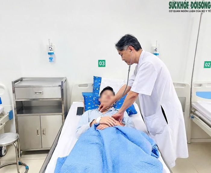 Bệnh nhân đến viện thăm khám sau thời gian dài xuất hiện tình trạng mệt mỏi, nôn ói, suy nhược cơ thể. Ảnh: Khánh Huyền.