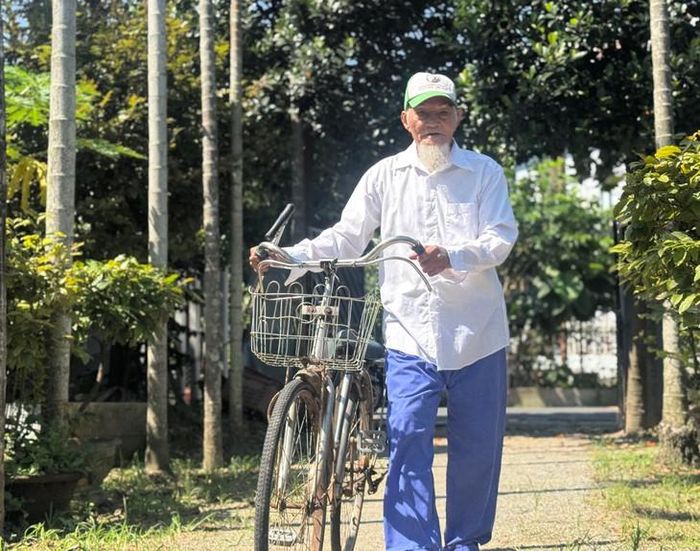Cụ Nghiên khoẻ mạnh và có thể tự chăm sóc bản thân. Ảnh: Bích Vân