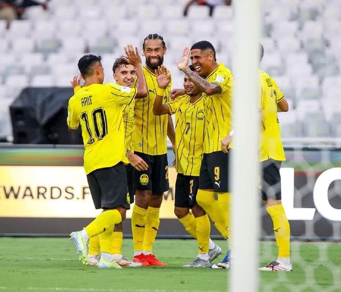 Tiền đạo Bergson (số 9) của ĐT Malaysia ăn mừng bàn thắng vào lưới ĐT Bangladesh ở giải FIFA ASEAN Cup vào ngày 25/9/2026. Ảnh: Malaysia NT FB.