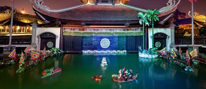 Rối nước - một trong những nét văn hóa đặc trưng của người Việt đang được lưu giữ tại Làng Văn Hoá và Ẩm thực Nắng Sông Hồng