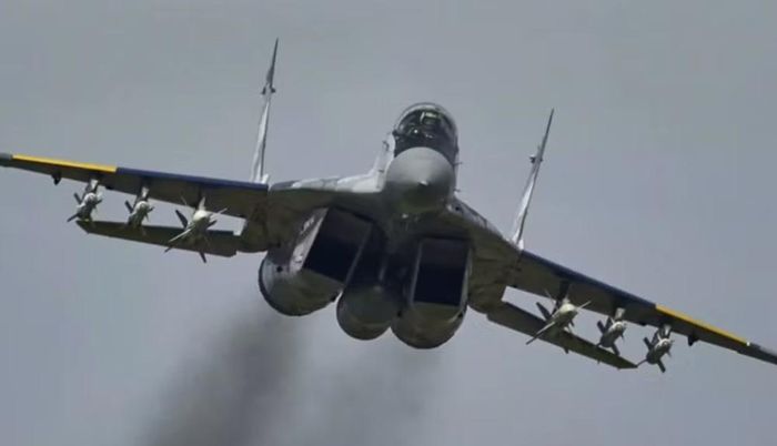 Lữ đoàn Không quân Chiến thuật số 40 hiện vận hành các tiêm kích MiG-29 và máy bay huấn luyện L-39M1.