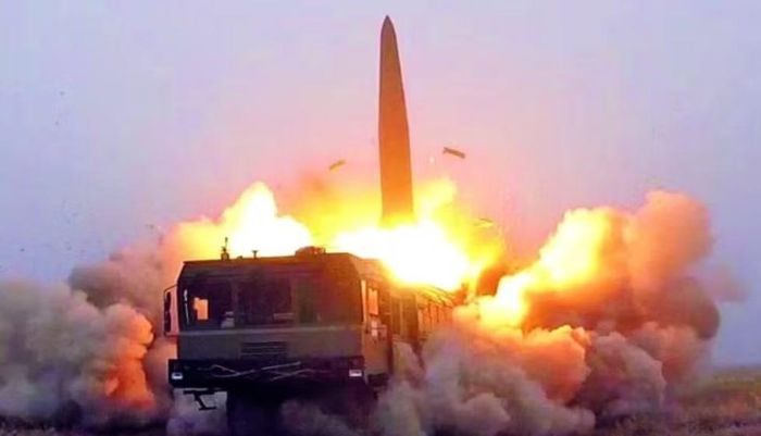 Tài khoản này cũng cho rằng tên lửa có thể phóng mồi bẫy radar trong giai đoạn cuối của hành trình để gây khó khăn cho hệ thống phòng không.