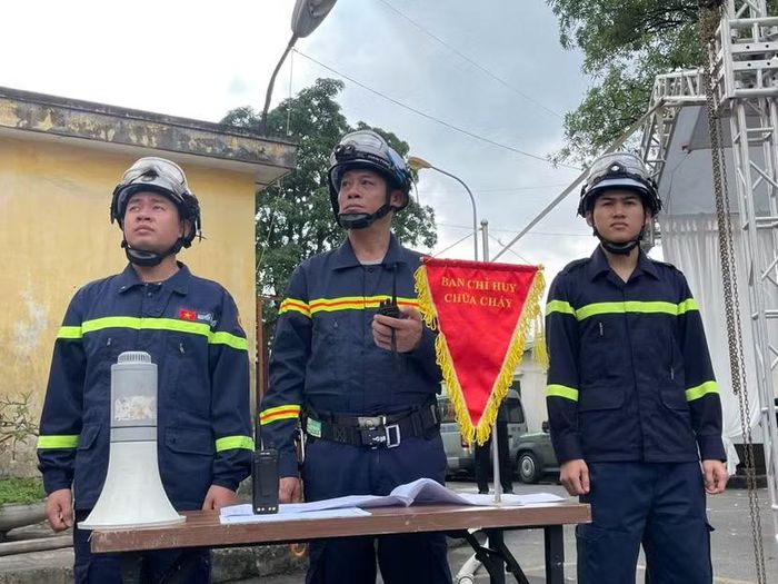 Bàn chỉ huy chữa cháy được nhanh chóng thiết lập