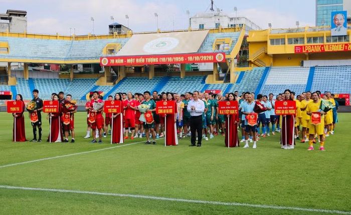 Ngày hội bóng đá trên sân Hàng Đẫy