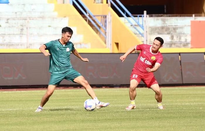 Màn so tài hấp dẫn giữa các cựu danh thủ Công an Hà Nội và Thể Công