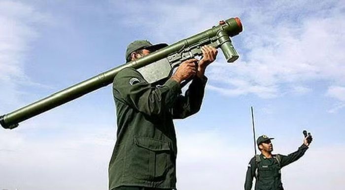 Tên lửa phòng không vác vai có ưu thế về khả năng cơ động, có thể phân tán cho các nhóm nhỏ và triển khai nhanh mà không cần radar hoặc xe mang phức tạp.