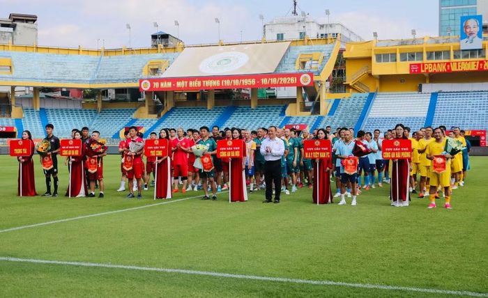 Ngày hội bóng đá trên sân Hàng Đẫy với sự tham gia của 5 đội bóng: Đội cựu cầu thủ bóng đá Công an Hà Nội, Cựu cầu thủ Thể Công, Cựu cầu thủ Công an Hải Phòng, Cựu cầu thủ M.A.Y Việt Nam và CLB cổ động viên Công an Hà Nội.