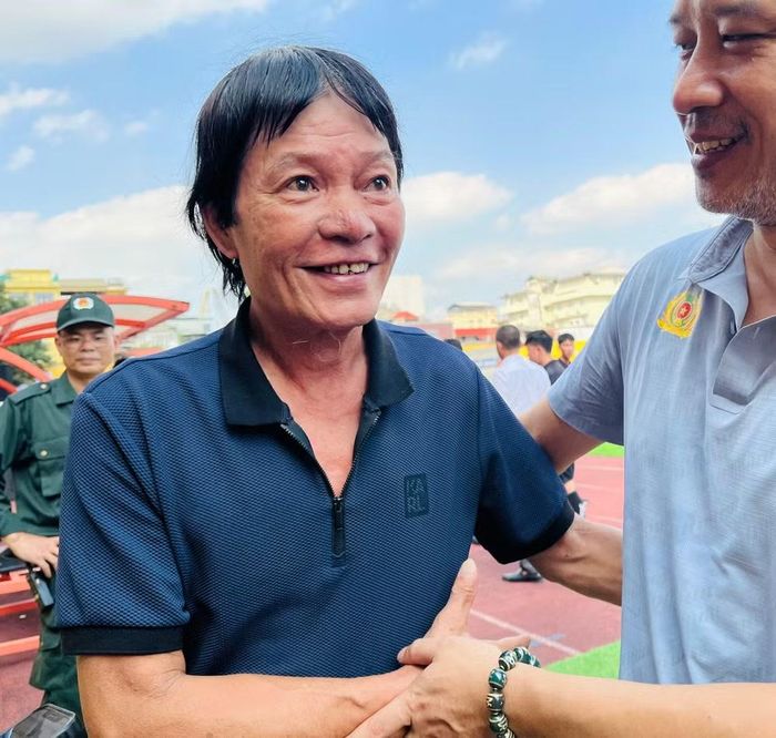 Cựu danh thủ Lê Khắc Chính (71 tuổi, cựu cầu thủ Đội Tổng cục Đường sắt, cựu tuyển thủ quốc gia) chia sẻ: "Cảm xúc rất là vui, khi được gặp lại các thế hệ đàn anh, đồng nghiệp. Anh em gặp nhau tay bắt mặt mừng, ôn lại kỷ niệm ngày xưa, vui lắm".