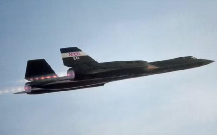 Chuyến bay quân sự cuối cùng của SR-71 diễn ra năm 1997. Chiếc Blackbird thực hiện chuyến bay cuối cùng vào ngày 9/10/1999 tại triển lãm hàng không Edwards, nhưng đó là chuyến bay trình diễn chứ không phải nhiệm vụ quân sự.
