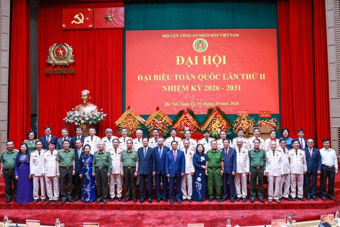 Tổng Bí thư, Chủ tịch nước Tô Lâm và các đại biểu tham dự Đại hội đại biểu toàn quốc Hội Cựu Công an nhân dân Việt Nam lần thứ II. Ảnh: Quang Vinh.