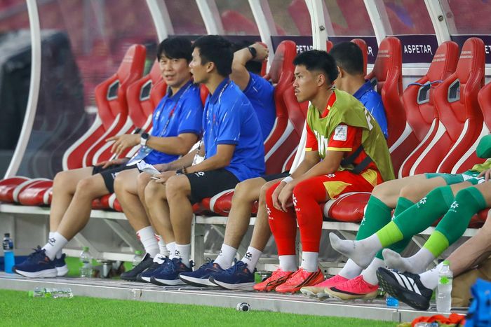  Tiền vệ sinh năm 2006 không giấu được nỗi buồn. Anh còn rất trẻ, giàu tiềm năng và đang rất khát khao thể hiện. 