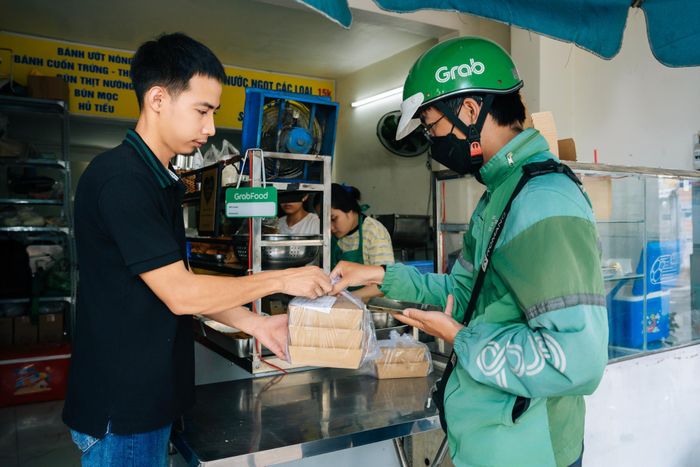 Khả năng cung cấp hóa đơn giúp Bánh cuốn thịt nướng Bé Ù thuận tiện hơn khi phục vụ khách hàng doanh nghiệp đặt món qua ứng dụng.