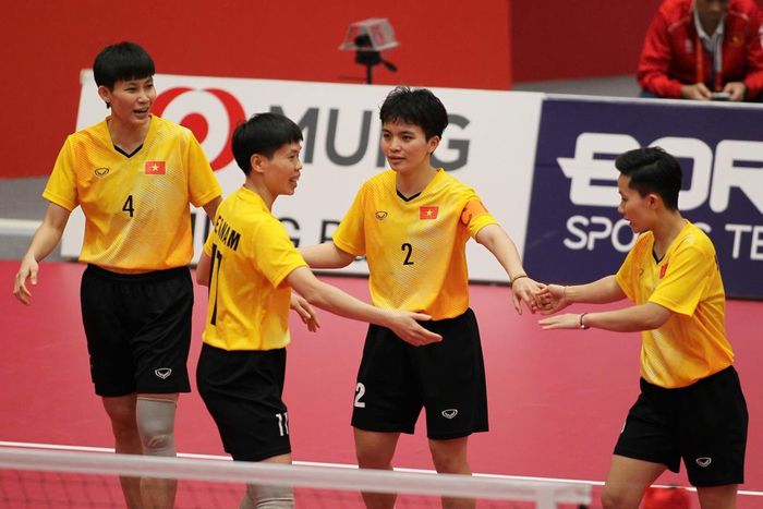 Sau nhiều năm tập luyện và thi đấu cùng nhau, các tuyển thủ hiểu rõ cách di chuyển và hỗ trợ đồng đội trong từng tình huống. Sự ăn ý ấy được hình thành qua những buổi tập kéo dài và hàng loạt giải đấu quốc tế mà họ cùng trải qua.