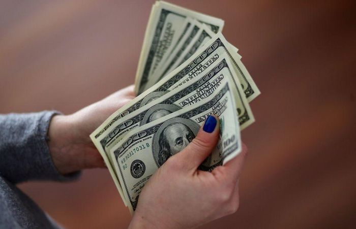  Chính quyền Tổng thống Trump ngày 30/9 bắt đầu gửi khoản hoàn tiền 500 USD cho hơn 950.000 người tham gia chương trình bảo hiểm y tế theo Đạo luật Chăm sóc sức khỏe Giá phải chăng (ACA). Ảnh: Reuters.