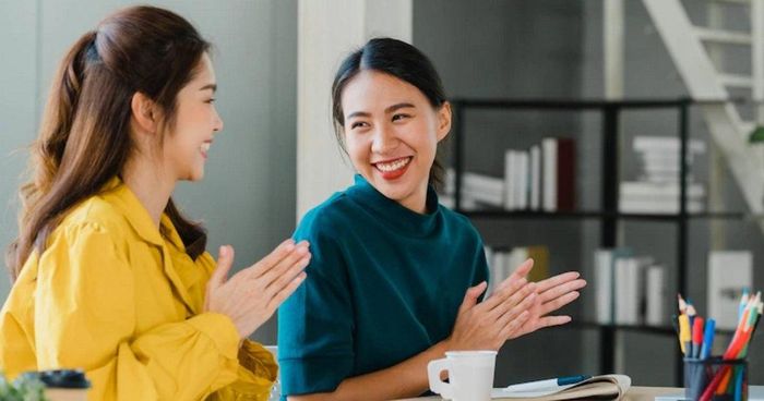  Người có EQ cao, biết quản lý cảm xúc sẽ tạo được thiện cảm với nhiều đồng nghiệp trong công ty. Ảnh minh họa: C.F. 