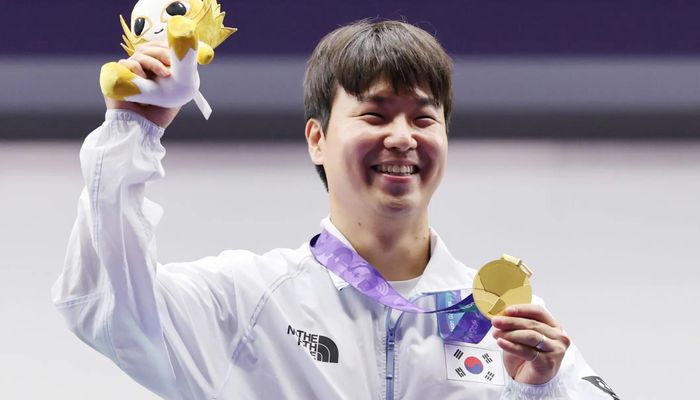  Với thành tích này, Lee trở thành xạ thủ Hàn Quốc đầu tiên kể từ Kim Jun-hong tại ASIAD Incheon 2014 giành 2 HCV ở nội dung súng ngắn bắn nhanh 25 m trong cùng một kỳ Á vận hội. Ảnh: Yonhap News. 