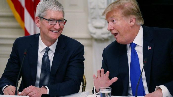  Tim Cook và Tổng thống Mỹ Donald Trump năm 2019. Ảnh: Reuters. 