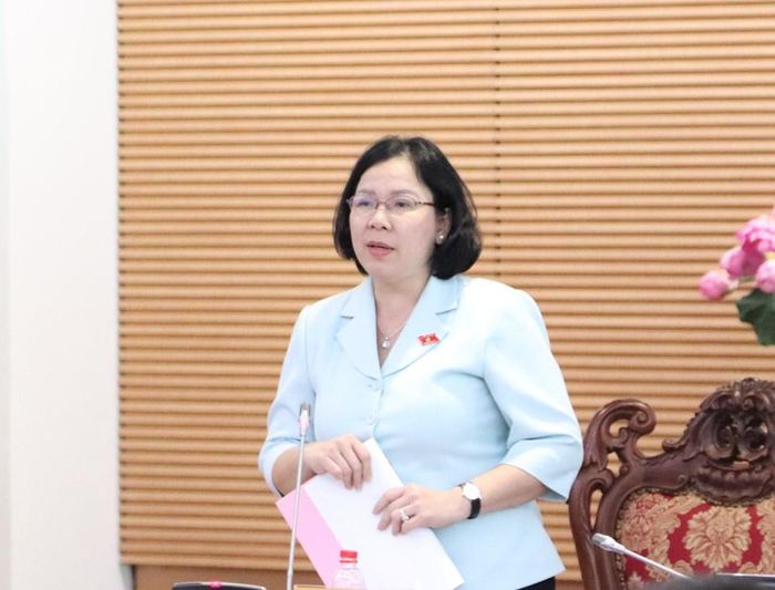 Phó Chủ nhiệm Ủy ban Văn hóa và Xã hội Trần Thị Thanh Lam trình bày Báo cáo thẩm tra