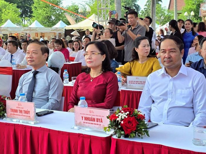 Thứ trưởng Trịnh Thị Thủy dự lễ phát động