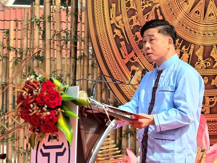 Ông Nguyễn Hữu Thịnh, Phó Chủ tịch UBND xã Ba Vì, đại diện các xã, phường của thành phố, phát biểu hưởng ứng lễ phát động