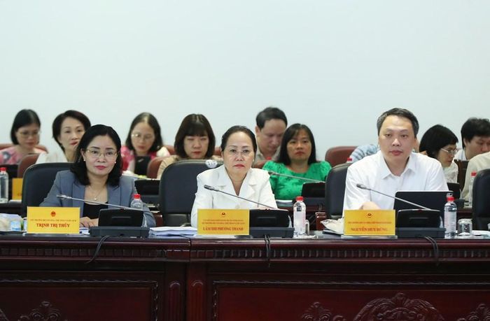 Ủy viên BCH Trung ương Đảng, Bộ trưởng Bộ VHTTDL Lâm Thị Phương Thanh; Ủy viên dự khuyết BCH Trung ương Đảng, Thứ trưởng Bộ VHTTDL Nguyễn Huy Dũng; Thứ trưởng Bộ VHTTDL Trịnh Thị Thủy và các đại biểu dự phiên họp