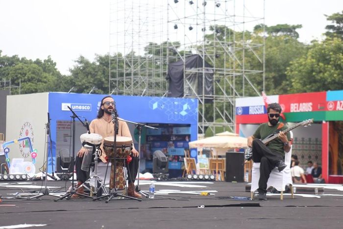 Đoàn nghệ thuật Pakistan biểu diễn tại sân khấu