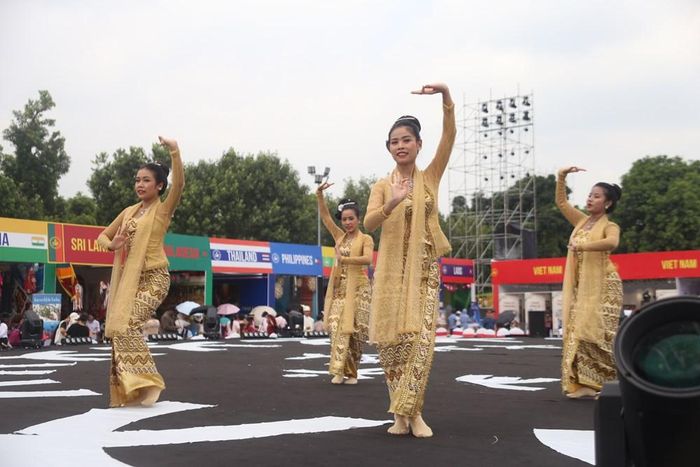 Đoàn nghệ thuật từ Myanmar tham gia biểu diễn
