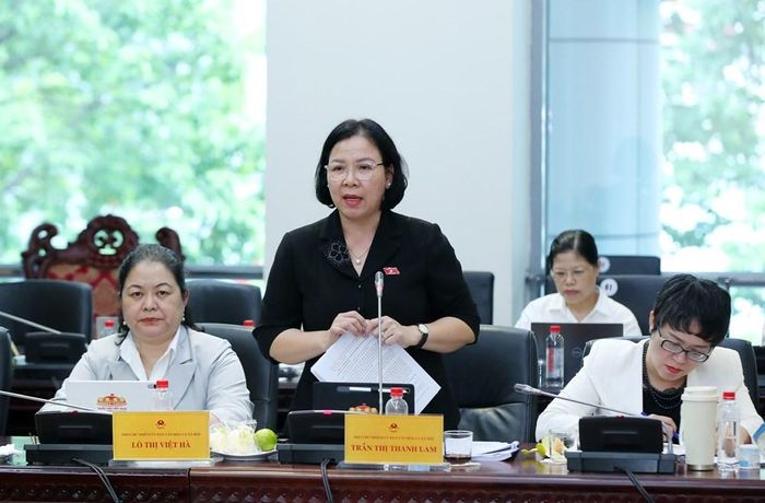 Phó Chủ nhiệm Ủy ban Văn hóa và Xã hội Trần Thị Thanh Lam phát biểu
