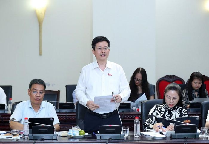 Đại biểu Đỗ Chí Nghĩa phát biểu