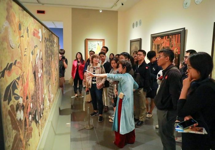Trải nghiệm "Đêm bảo tàng" tại Bảo tàng Mỹ thuật Việt Nam. Ảnh: Khánh Hoà - TTXVN